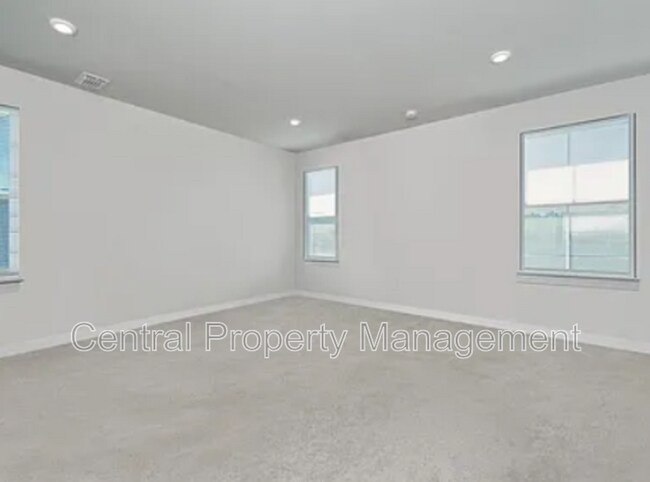 Building Photo - 200 Hollythorpe Ln