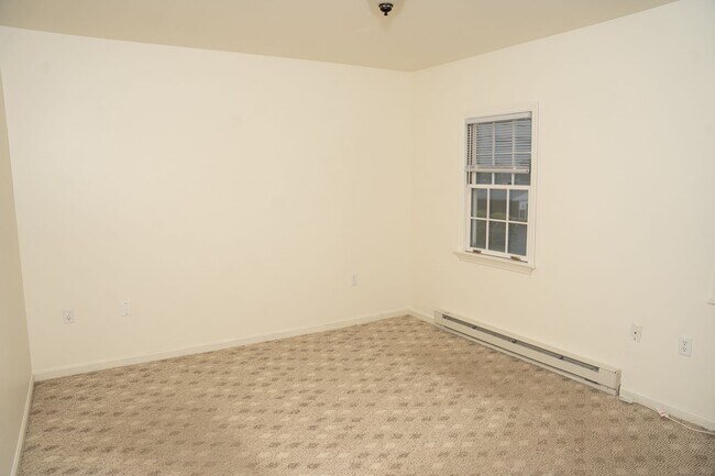 Building Photo - 53 E Summit St