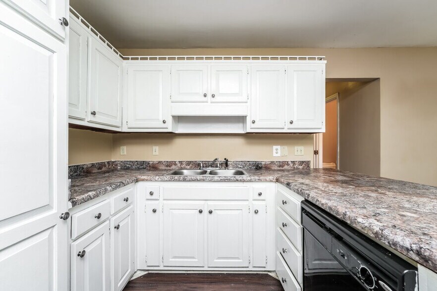 Building Photo - 3550 Spring Creek Cir