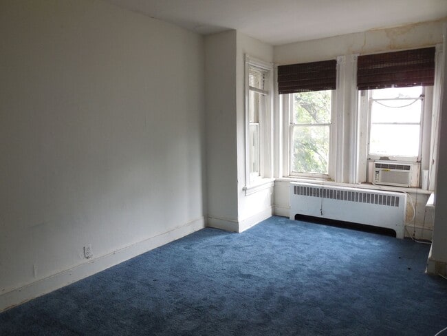 Building Photo - $4500 / 4br - Sunny 4 Bedroom 2 Bath Georg...