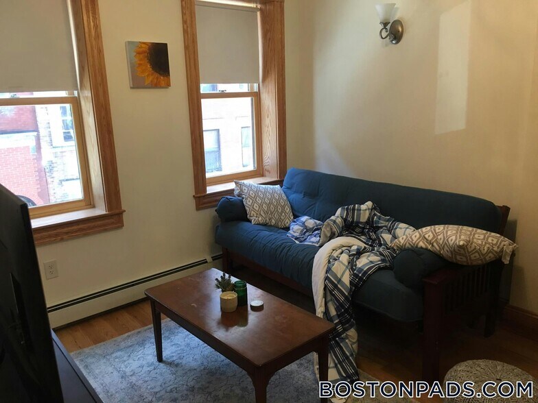 Building Photo - 46 Garden St