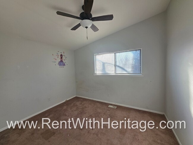 Building Photo - Amazing 3 Bedroom/ 2 Bath Home / Spacious Livingroom /  Flex Room / 1/2 Acre / Fenced Yard / Grea...