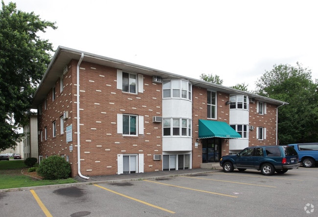 Building Photo - South Pleasant Ave Apts