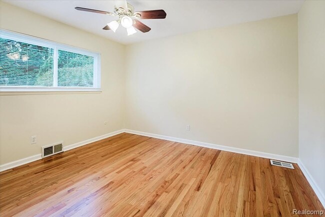 Building Photo - 11809 Meteor Dr