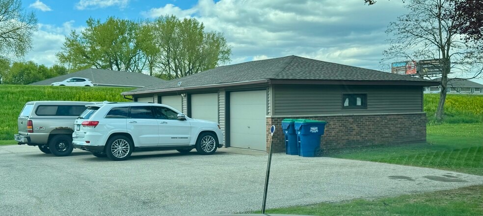 Garage + space behind for parking - 505 Kerry Dr