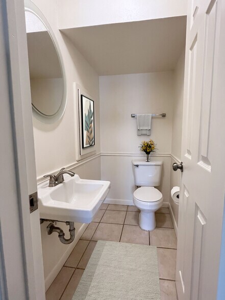 Downstairs half bath - 2802 Westhill Dr