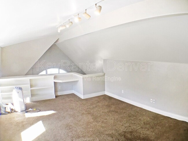 Building Photo - 1032 E 24th Ave