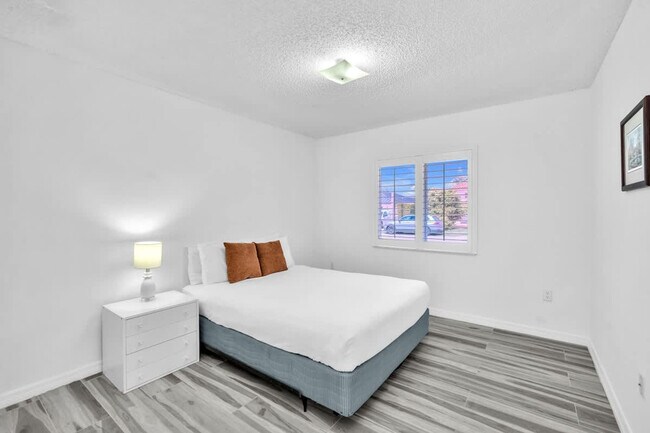 Building Photo - 909 NW 135th Ct