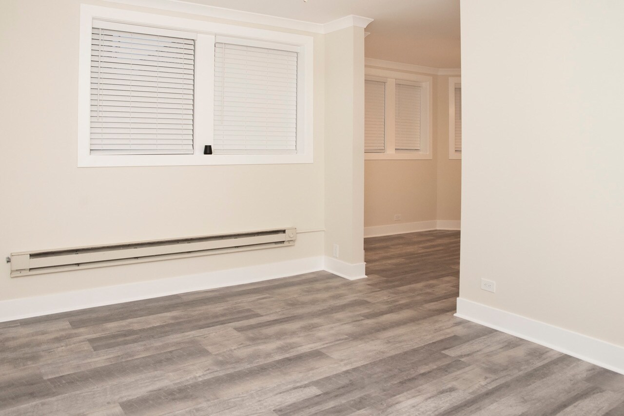 Building Photo - 3837 N Greenview Ave