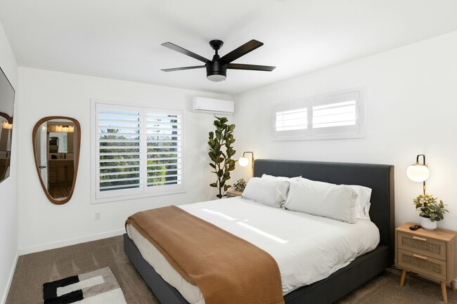 Building Photo - 663 S Tulip St