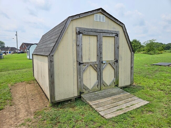 Building Photo - 2676 Delong St