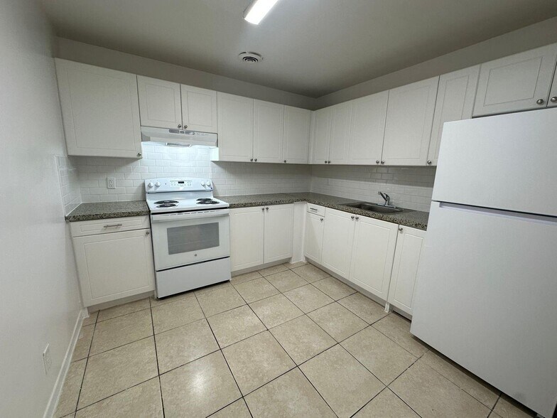 Building Photo - 3408 Riverside Dr