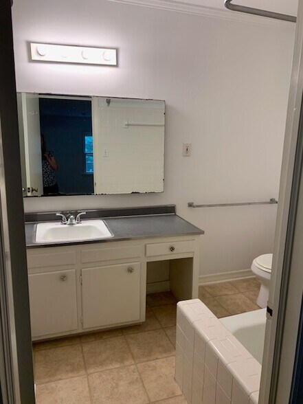 Building Photo - 103 Gail Ct