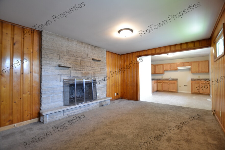 Building Photo - 2315 Birchwood Ln