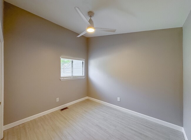Building Photo - 2465 Talco Hills Dr