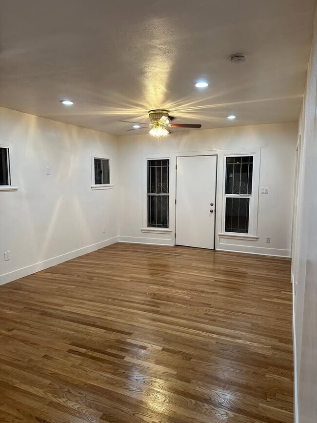 Building Photo - 5612 S St Andrews Pl