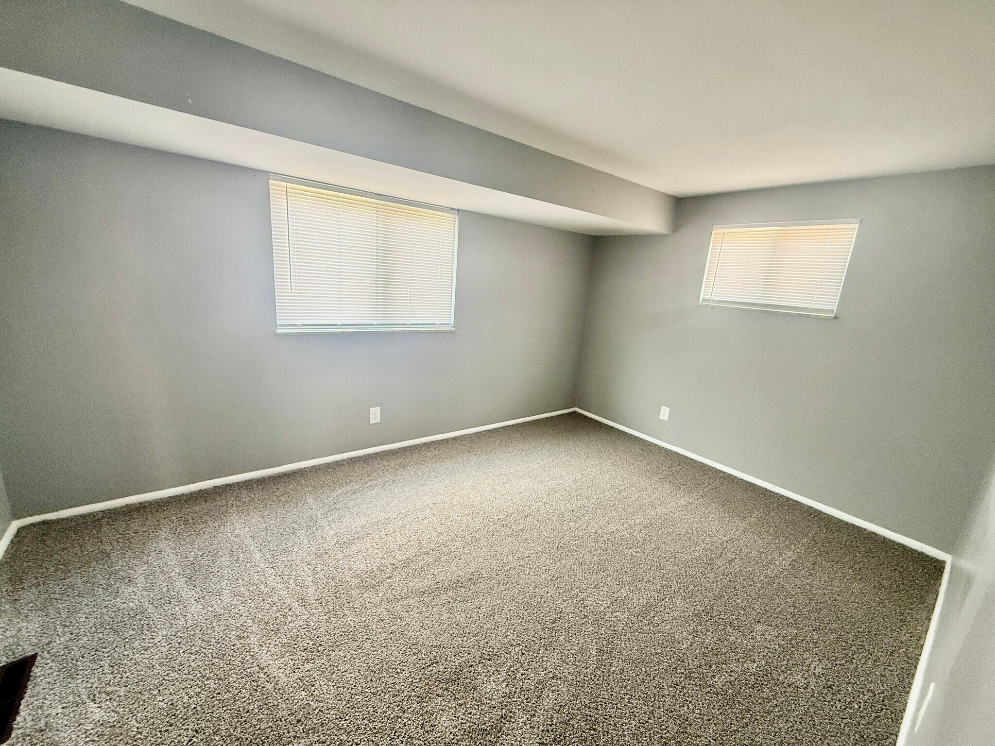 Building Photo - 4944 Fairway Ct