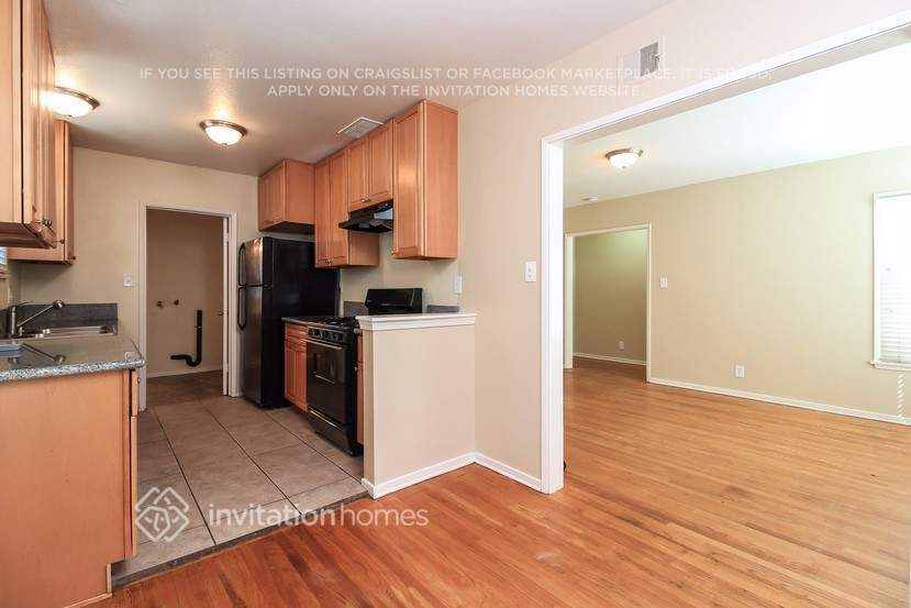 Building Photo - 3522 N Alameda Ave