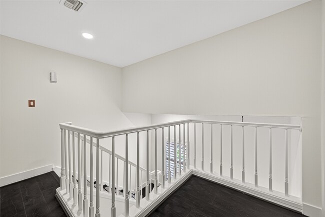 Building Photo - 600 Wilcrest Dr