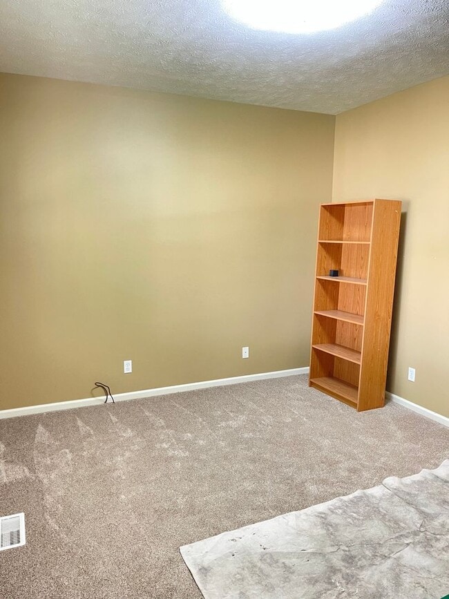 Building Photo - Beautiful 4 bed 2.5 bath 3000+sq ft