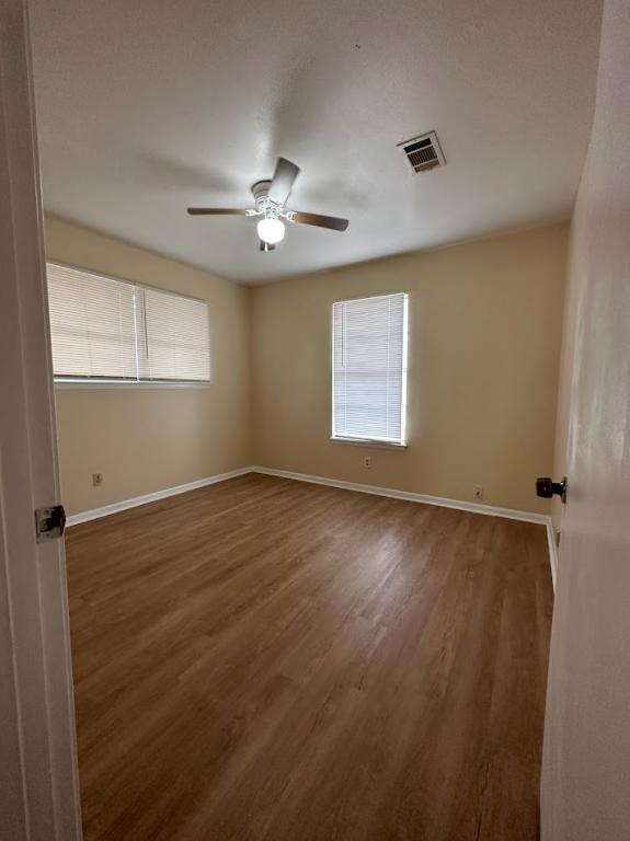 Building Photo - 312 N Ave B