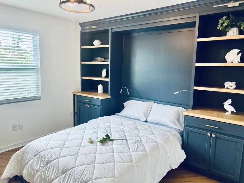 Building Photo - 816 5th St S