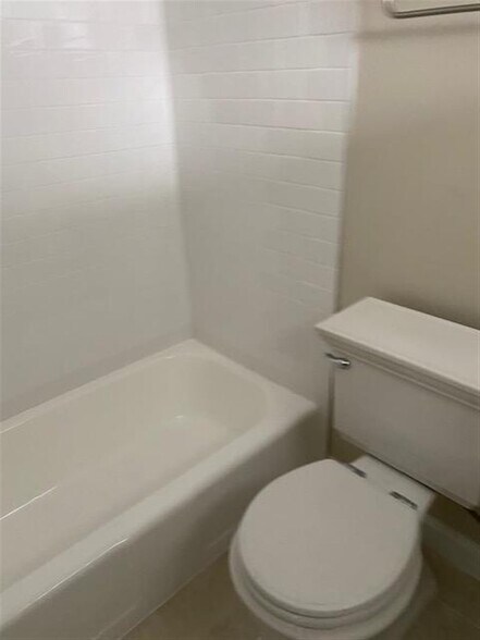 Building Photo - 22 Reed St