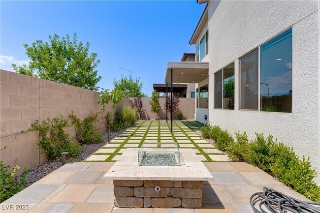 Building Photo - 6333 Redstone Hls Dr