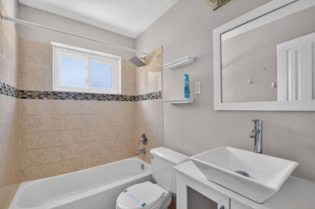 Building Photo - 907 Wright Dr