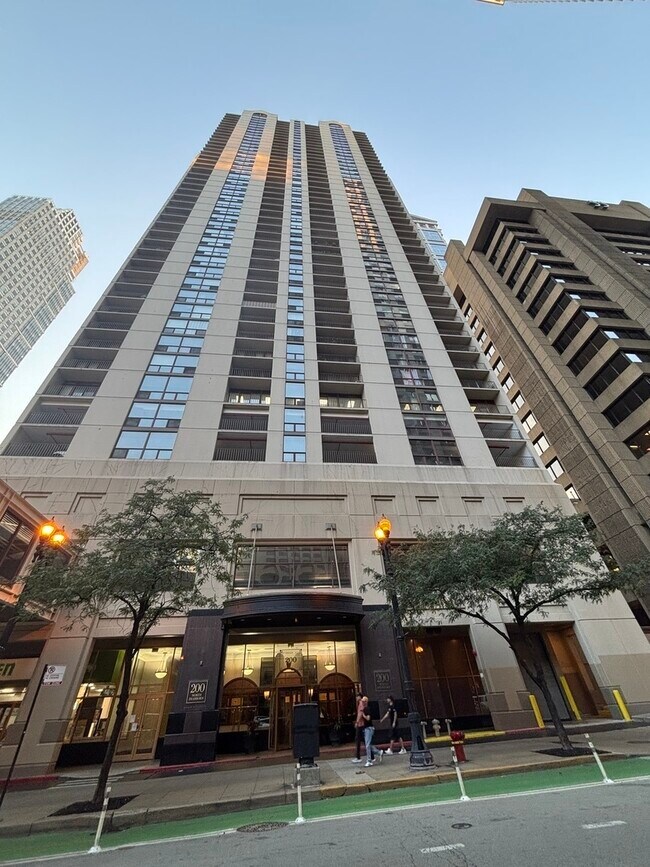 Primary Photo - 200 N Dearborn St