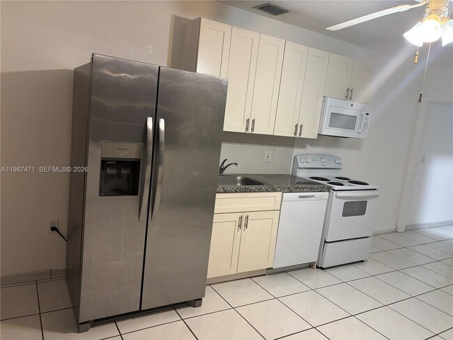 Building Photo - 17220 SW 93rd Ave