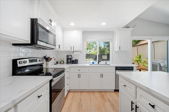 Building Photo - 103 Petrilli Cir