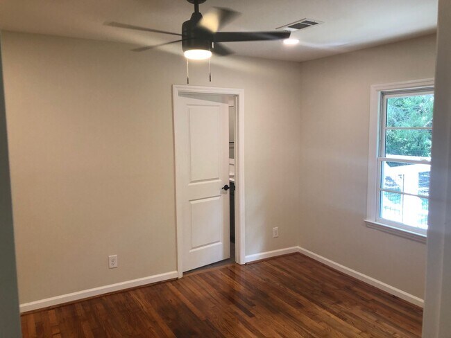 Building Photo - 5524 Rodgers Dr