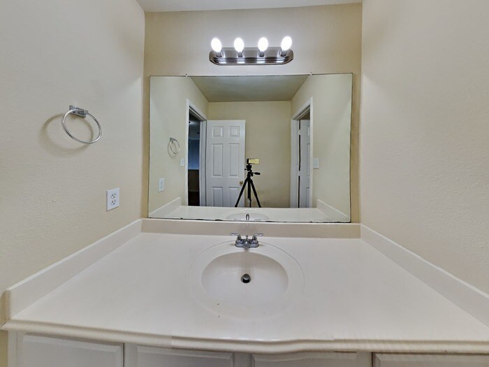 Building Photo - 25622 Oakridge Forest Ln