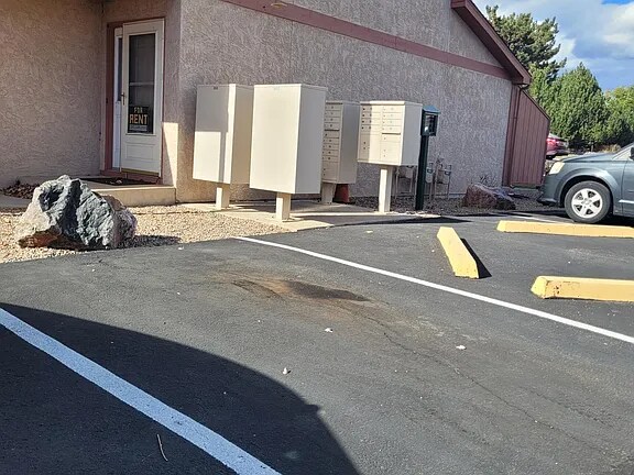 Building Photo - 1247 Holland Park Blvd