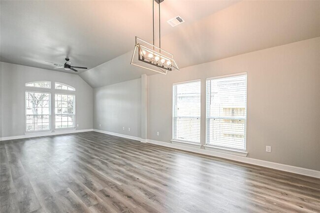 Building Photo - 6215 Suncrest Ct