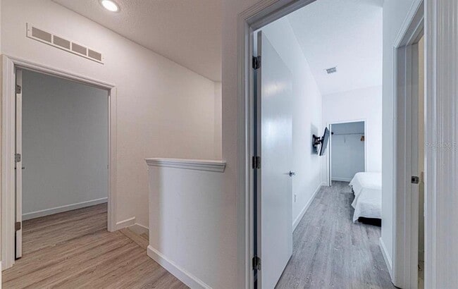 Building Photo - 400 Famagusta Dr