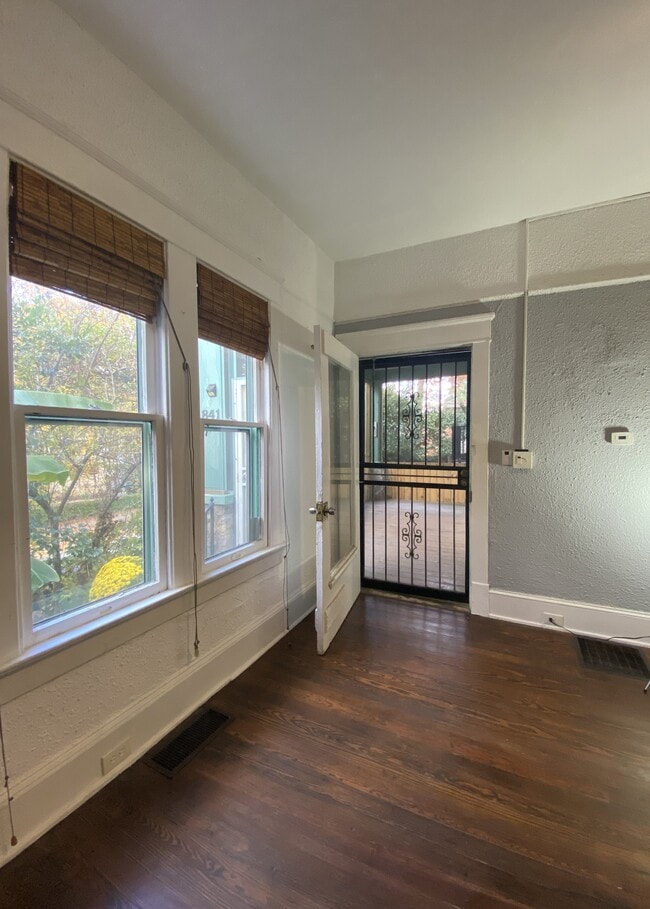 Building Photo - 841 Vedado Way NE