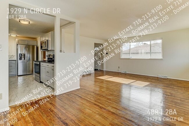 Building Photo - 1929 N Circle Dr