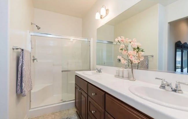 Building Photo - Heritage Square Newer Two Story in Gated D...