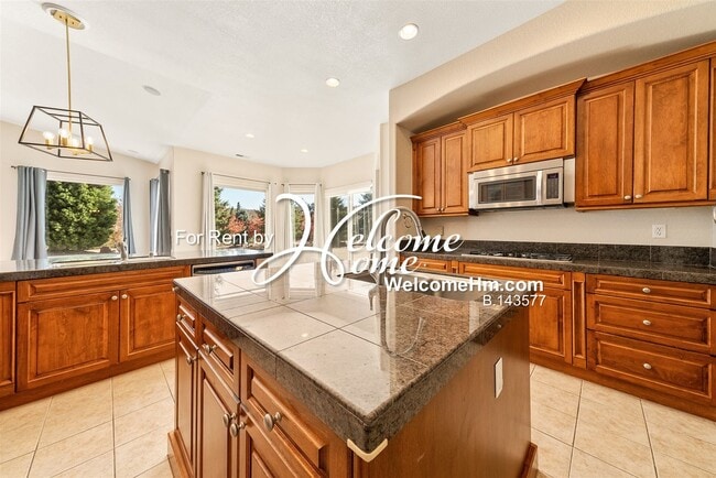 Building Photo - 15020 Redmond Lp