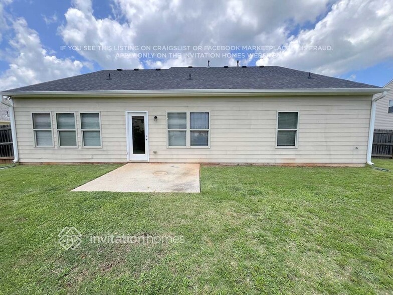 Building Photo - 3846 Cameron Trail SE