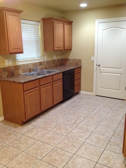 Building Photo - 3921 W Tanyard Dr