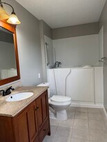 Building Photo - 244 Edinfield Ct