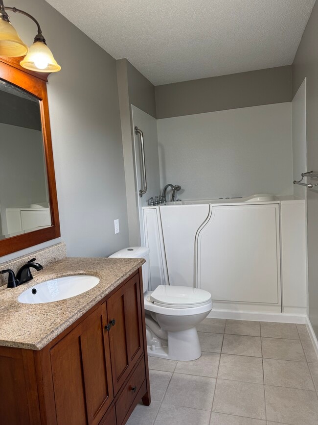 Building Photo - 244 Edinfield Ct