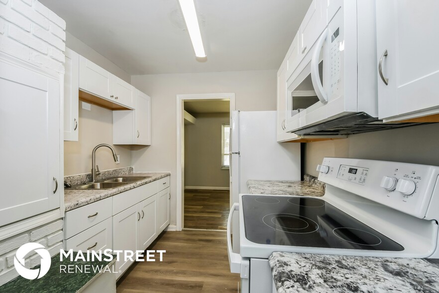 Building Photo - 11058 Perham Dr
