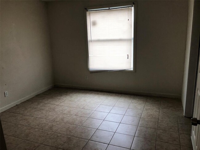 Building Photo - 719 Barren Springs Dr