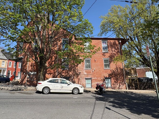Building Photo - 544-546 W King St