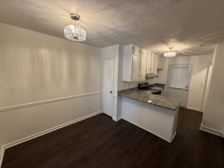 Building Photo - 5170-5172 Ridge Forest Dr