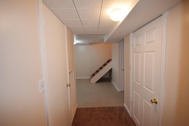 Building Photo - 14551 S Camp Williams Rd